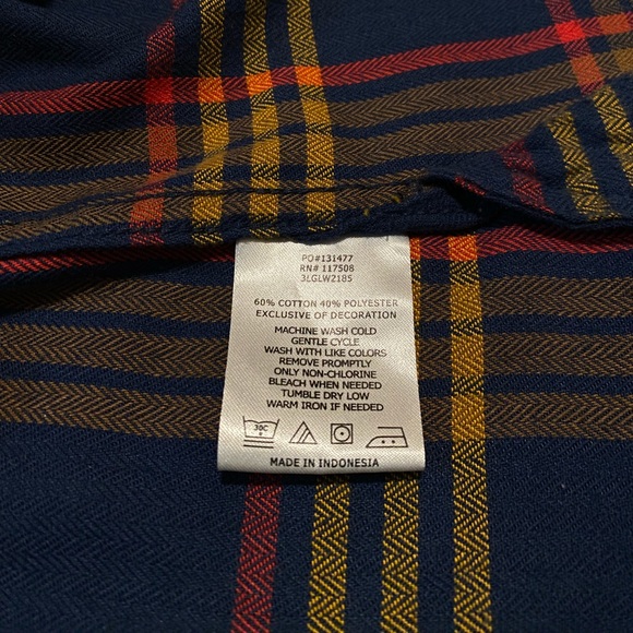 Levi’s Herringbone Weave Plaid Flannel Button-up Size Medium - Picture 5 of 5